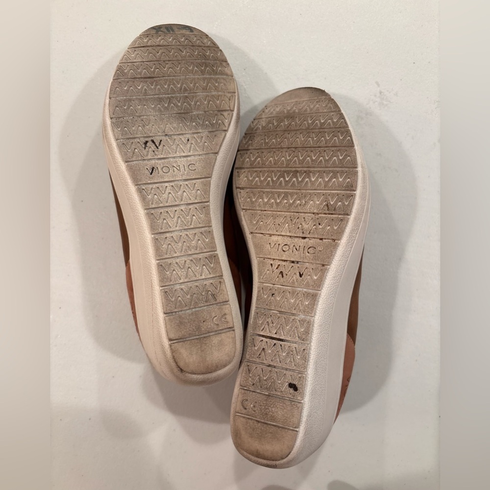 Vionic | ladies Jacey wedge slip on shoes. Size: 8 - Picture 9 of 12